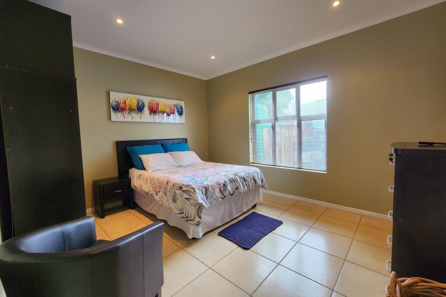 8 Bedroom Property for Sale in Wavecrest Eastern Cape